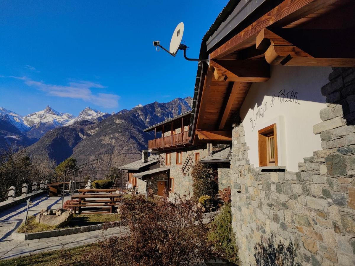 La Majon De Fohten Hotell Montjovet Exteriör bild