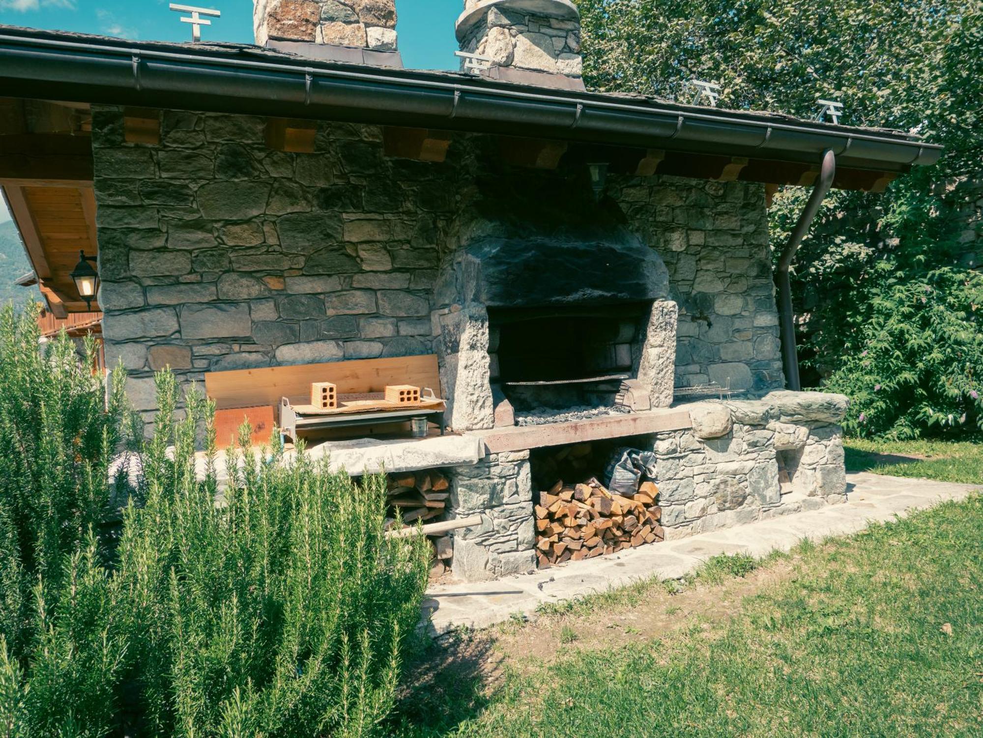 La Majon De Fohten Montjovet Exteriör bild