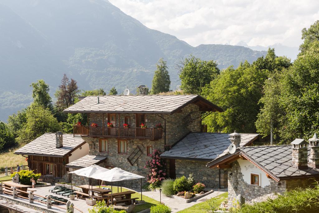 La Majon De Fohten Hotell Montjovet Exteriör bild